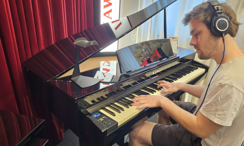 Gereon Gwosdek. Fachautor, Redakteur, Musiker und Tontechniker.